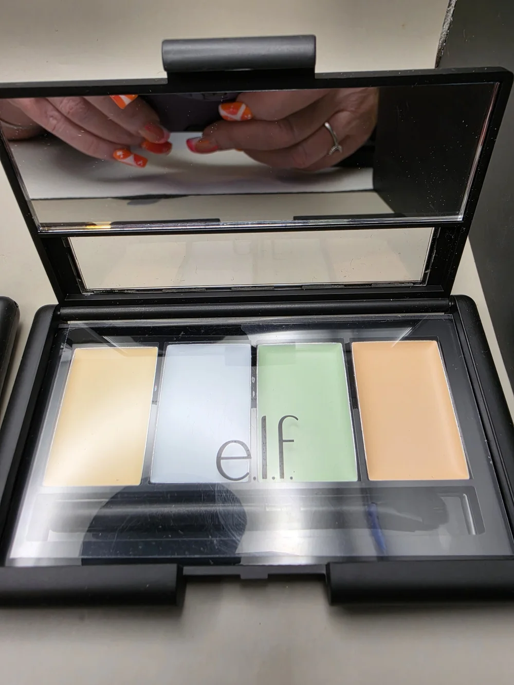 Elf Corrective Concealer Erase & Conceal (2)